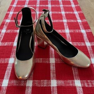 Gold block-heeled ankle strap pump